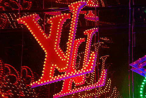 will.i.am: Louis Vuitton Christmas!: Photo 2781016